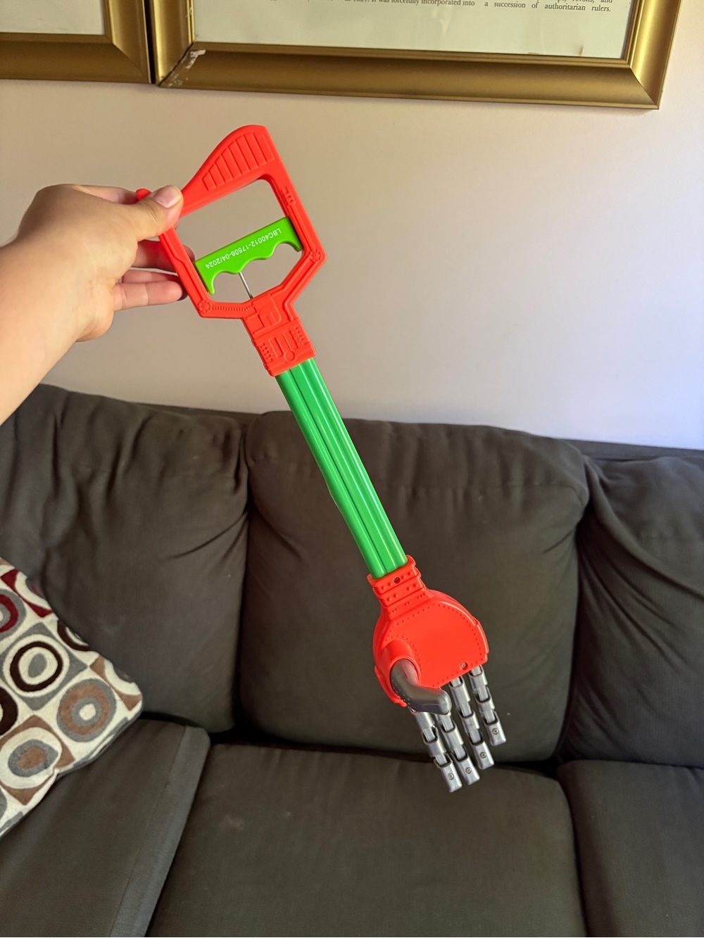 Kids Extendable Grabber Toy - Red & Green